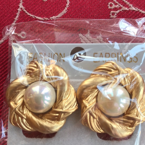 5/$25 Sparkly Faux Pearl Clip Earrings - Picture 2 of 4
